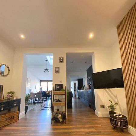 Luxury Spacious Renovated Townhouse 格兰瑟姆 外观 照片