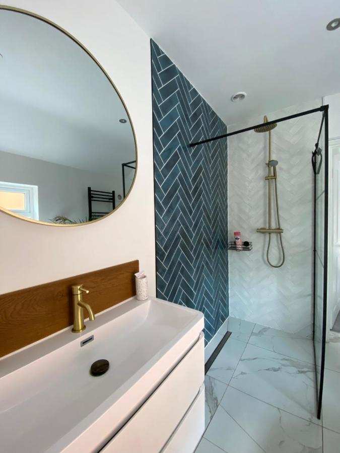 Luxury Spacious Renovated Townhouse 格兰瑟姆 外观 照片
