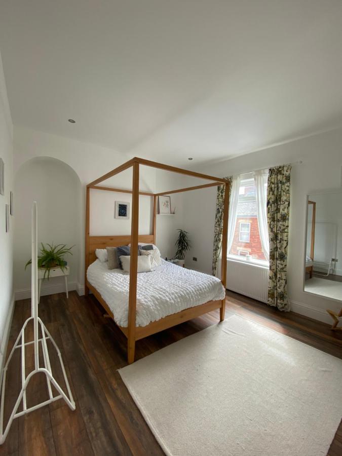 Luxury Spacious Renovated Townhouse 格兰瑟姆 外观 照片