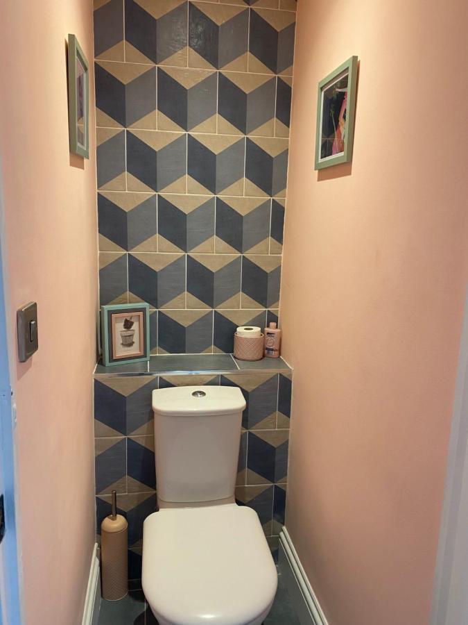 Luxury Spacious Renovated Townhouse 格兰瑟姆 外观 照片