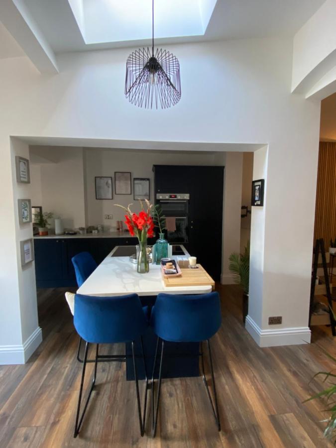 Luxury Spacious Renovated Townhouse 格兰瑟姆 外观 照片