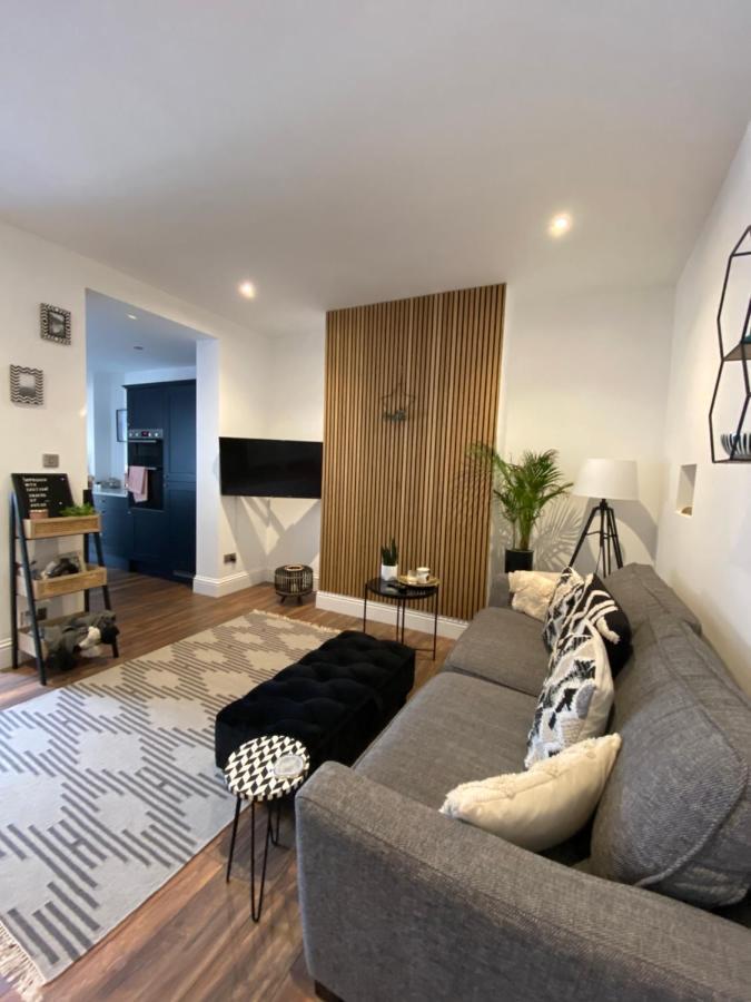 Luxury Spacious Renovated Townhouse 格兰瑟姆 外观 照片